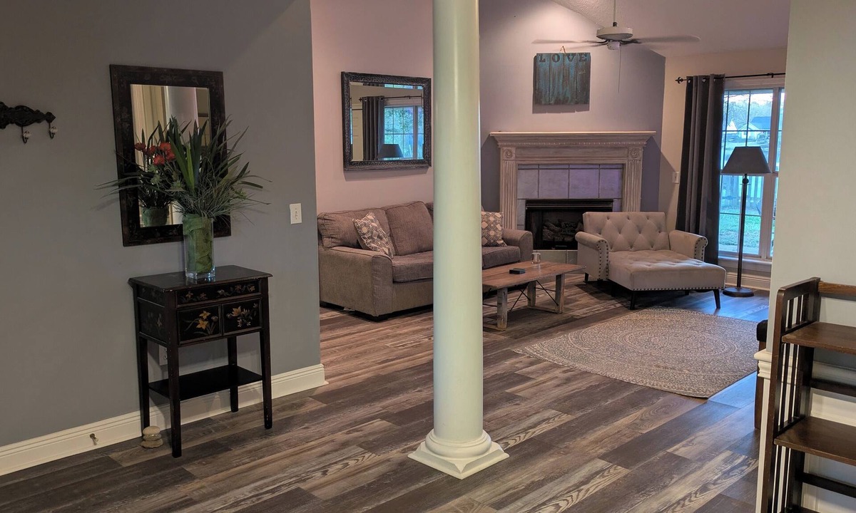 Tougaloo House | 4 bedroom Attractive home ready for Relaxing Corporate Retreat/Or Family