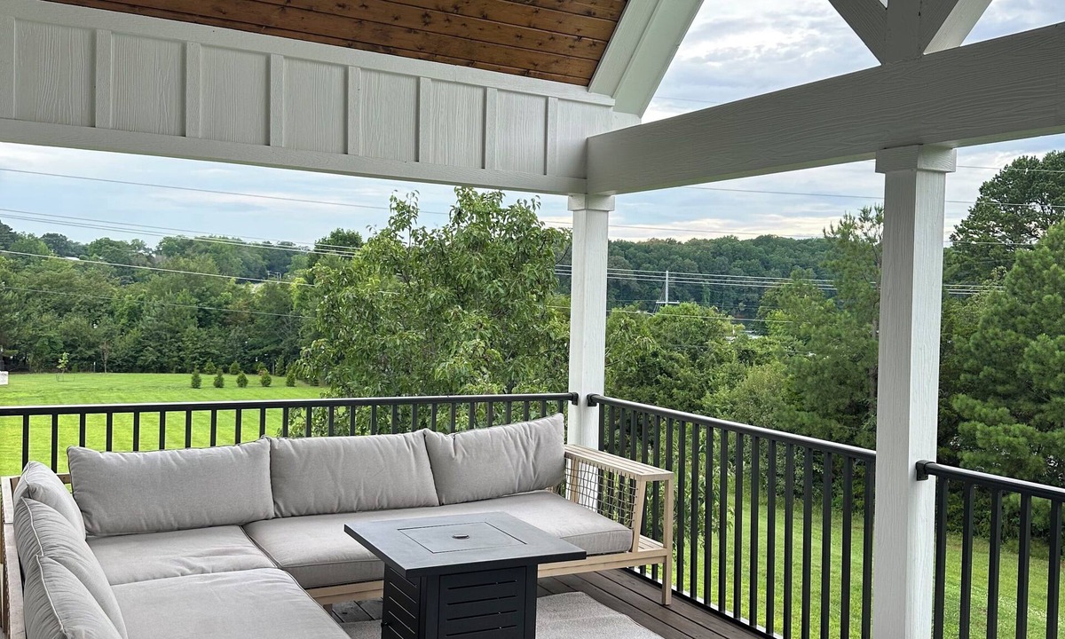 Winchester House | 4-bedroom Lake house in Twin Creeks Winchester TN with Lakeview's, hot tub, pool