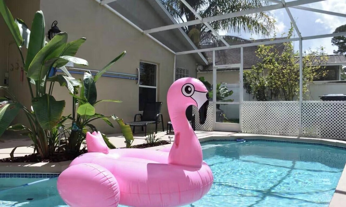 Alafaya Woods House | 4 Bedroom Modern Pool home close to UCF