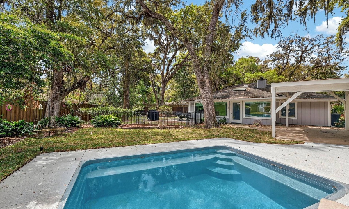 Saint Simons Heights House | 4 bedrooms 2 1/2 baths with pool that can be heated.