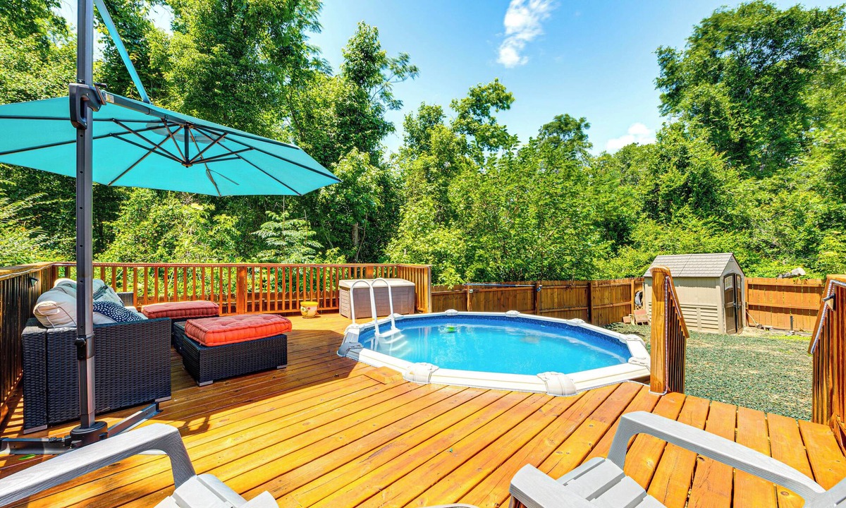 Tallahassee House | 4 Mi to FSU: Family Home w/Pool & Yard 75-inch TV