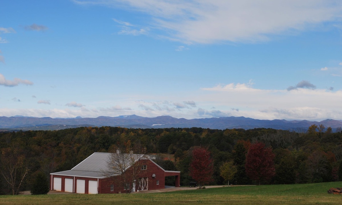 Six Mile Cabin | 40 Acre Cabin -farm experience with fishing, near Lake Keowee and Clemson, SC