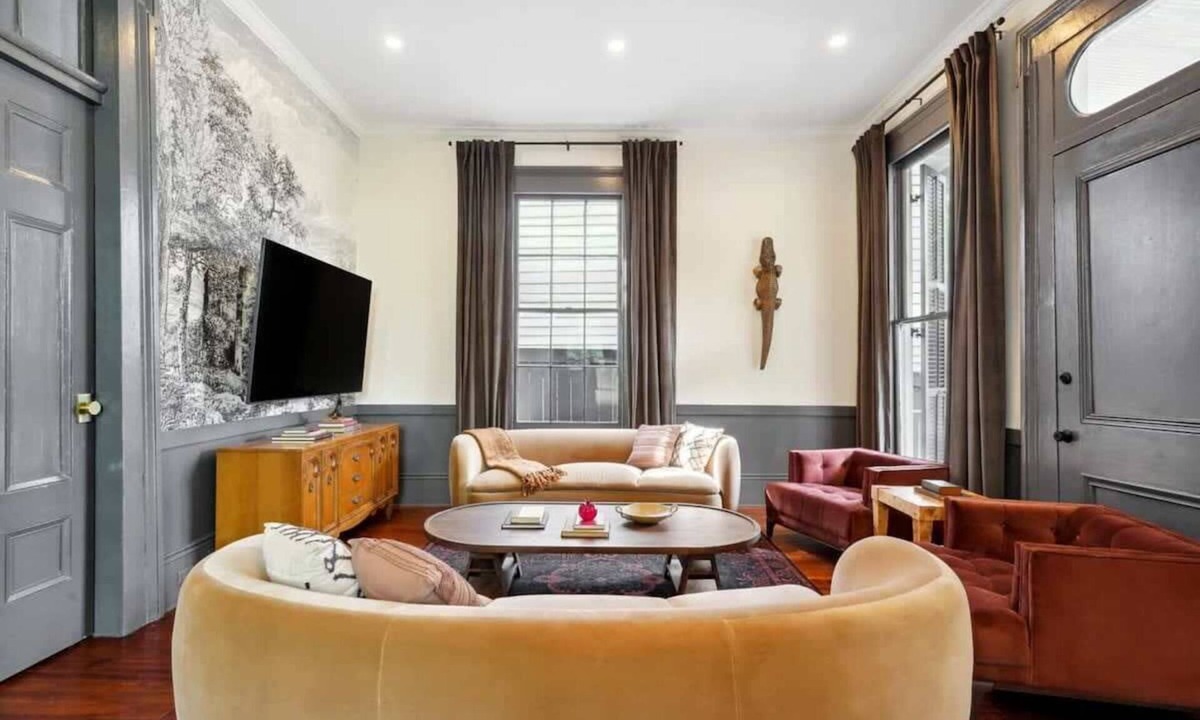 Lower Garden District House | 5 Bedroom Designer Home on Magazine | Pool & Spa