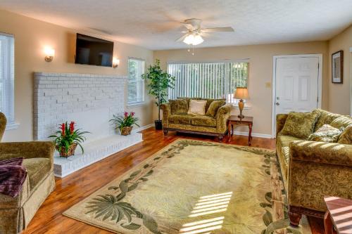 Macon County House | 5 Mi to Tuskegee Univ! History Buffs Country Haven
