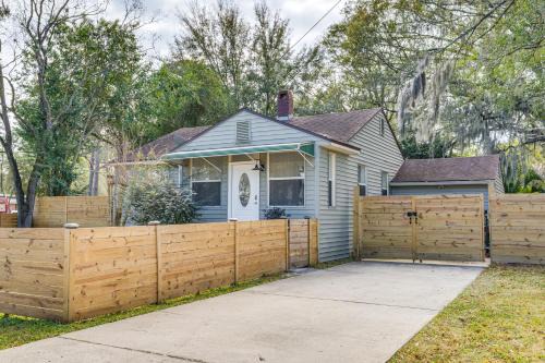 Jacksonville House | 6 Mi to Dtwn Entertainment! Stylish JAX Abode