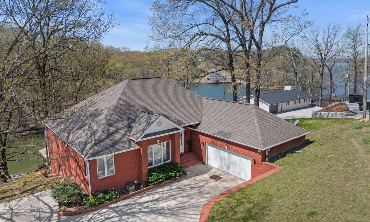 Muscle Shoals House | 7 Min to RTJ Water Toys+ Boat Lift+2 Kitchens+Fish