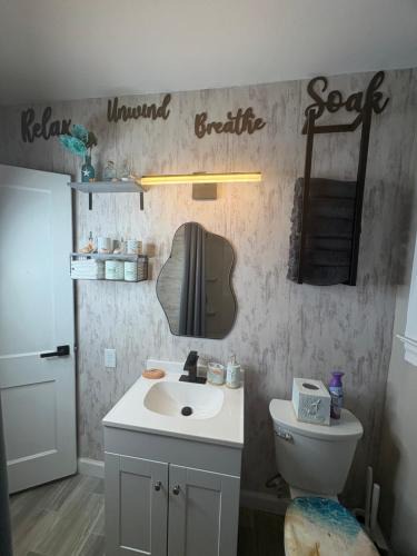 Northside House | 8mins from Jaguar stadium & the Historical Riverside