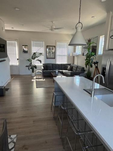 Westside House | 990 luxury townhome