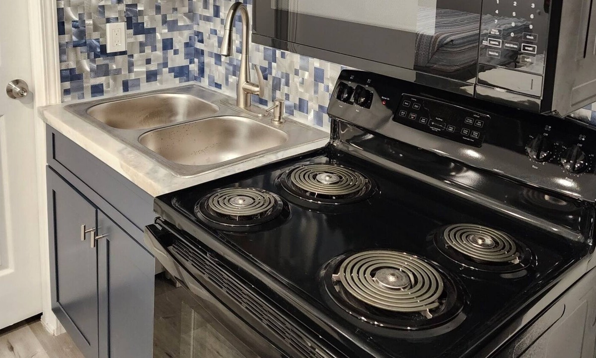 Westwego Apartment | A luxurious new construction studio apartment just 20 min away from New Orleans!