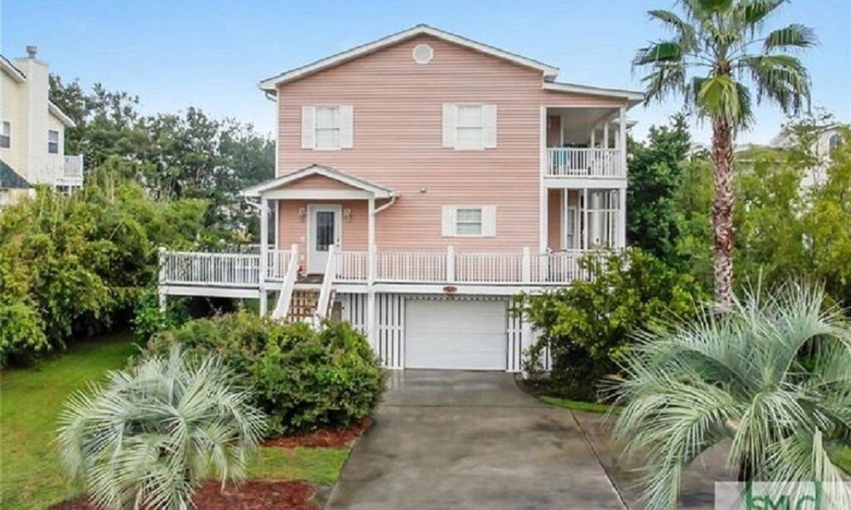 Tybee Island House | A SHORE THING! Steps from North Beach! Free Golf Cart On Site!