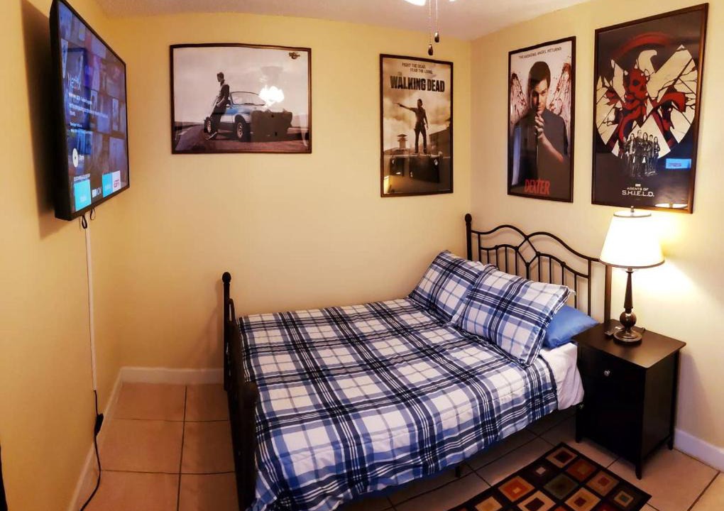 Union Park House | A1 Private Room With 55" Smart TV Near Everything