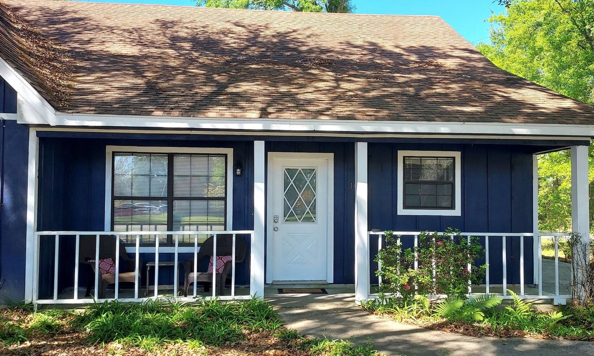 Picayune House | Adorable 3 bedroom attached cottage in quiet spot.