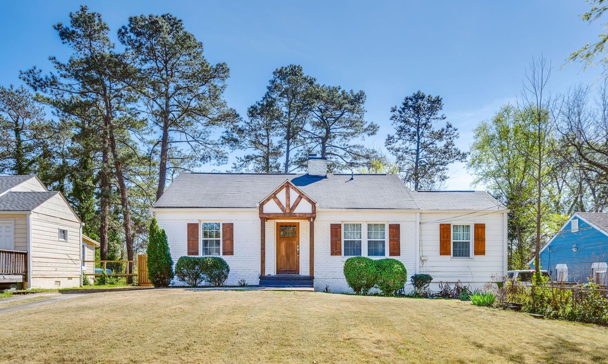 East Side House | Adorable Bungalow - East Atlanta