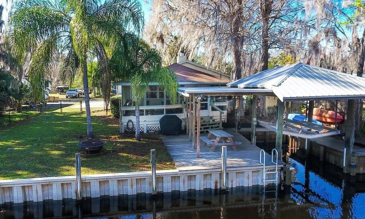 Astor House | Adorable St. Johns Bungalow- Fishing Retreat w/Covered Boat Lift