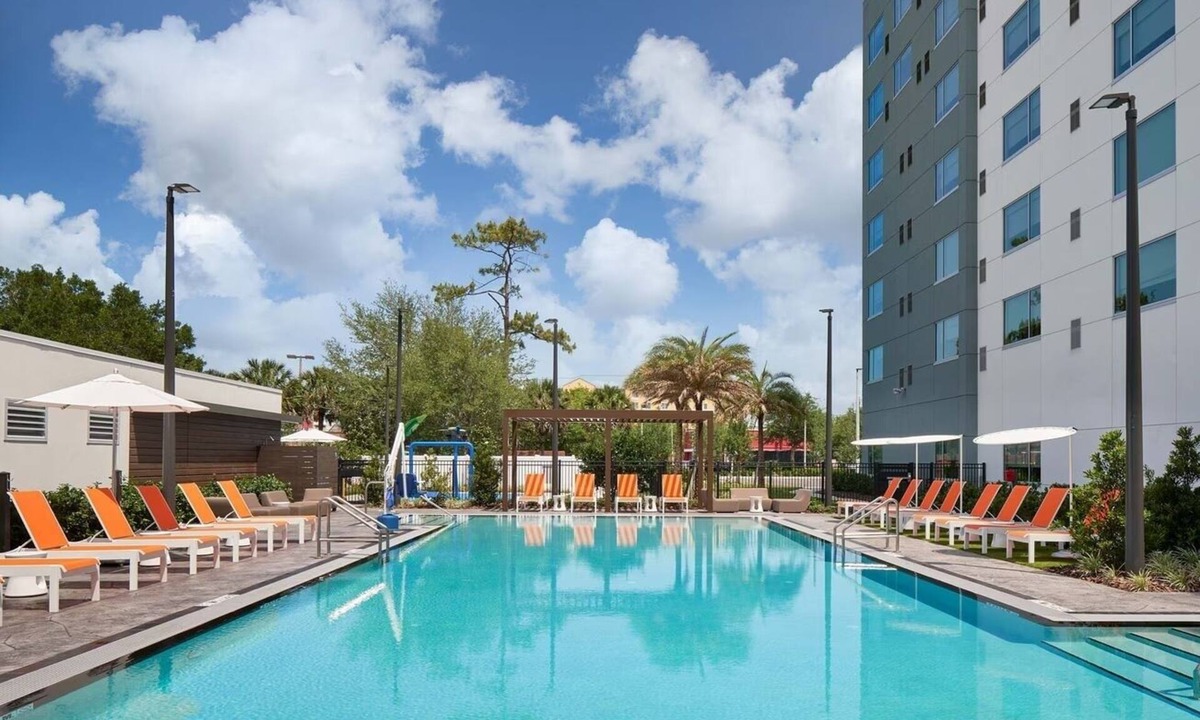 Williamsburg Hotel | Aloft Orlando | 2 Queen Room | Minutes to Universal Orlando & EPIC Universe