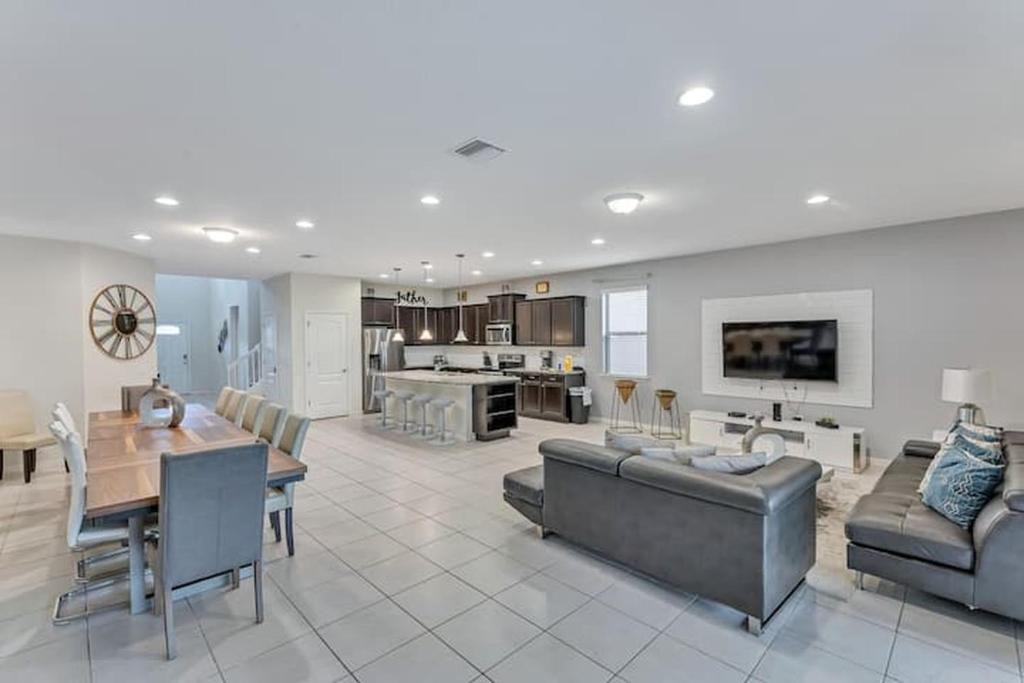 Four Corners Apartment | Amazing 8BR Mansion with Pool