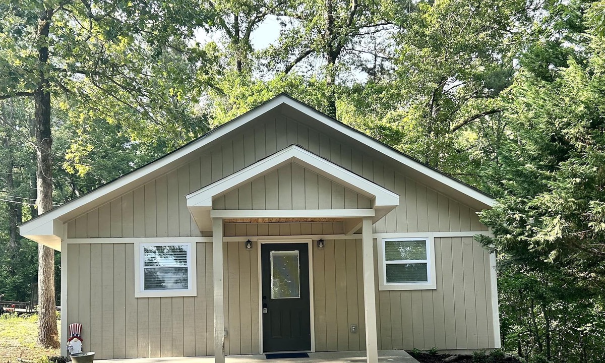 Titus Cabin | Angler’s Away on Lake Jordan-No Cleaning Fee!