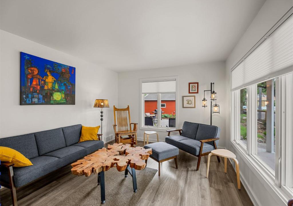 Bottineau House | Arts District Abode