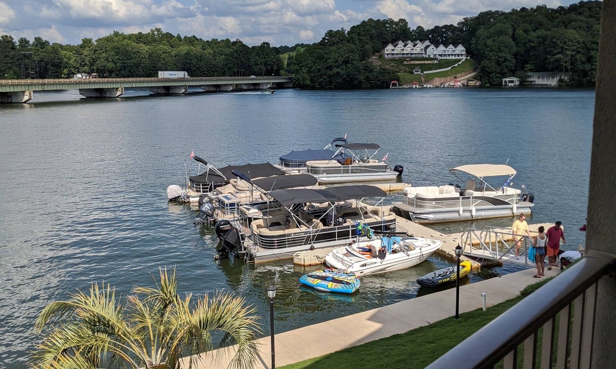 Alexander City Condo | Ask about last minute discounts. 3 BR condo with dedicated boat slip & pool!