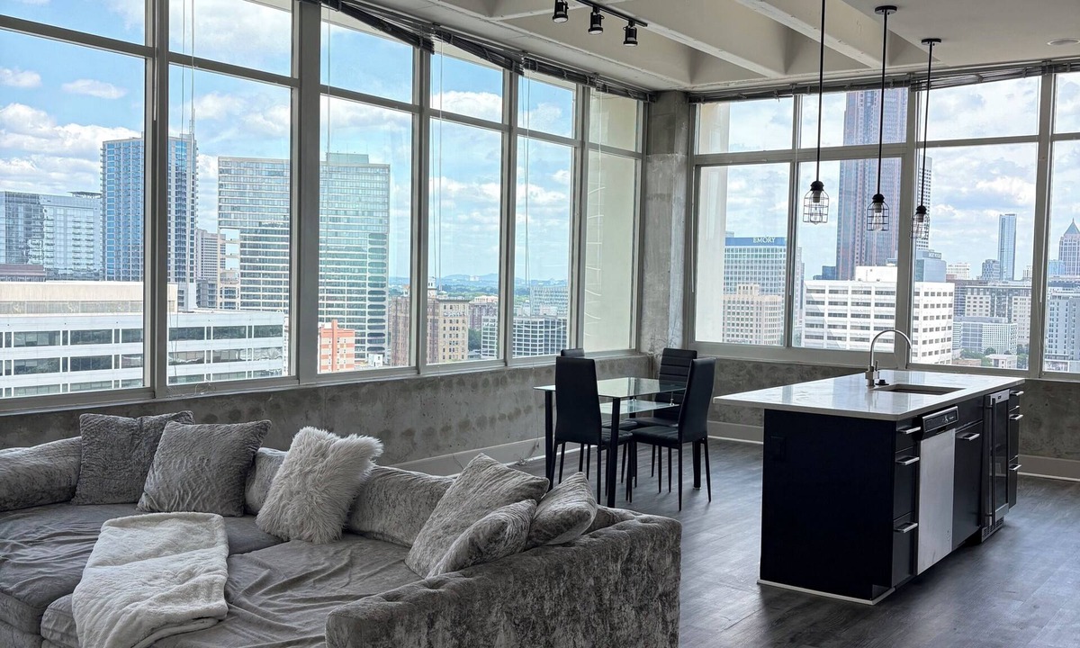 Peachtree Center Condo | ATL Skyline Suite