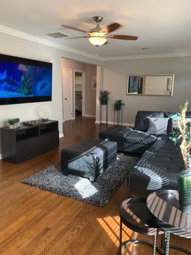 Stone Mountain House | Atlanta Family Retreat Stylish 4BR Sleeps 8