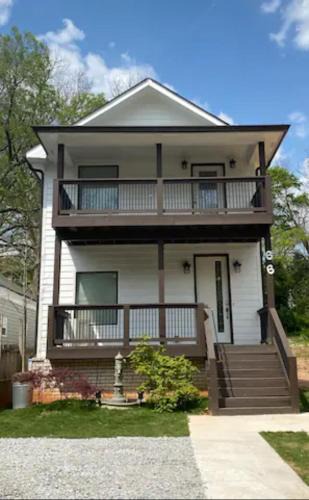 Summerhill House | Atlanta Unit 1 Room 3 - Cheerful Private Bedroom & Bathroom