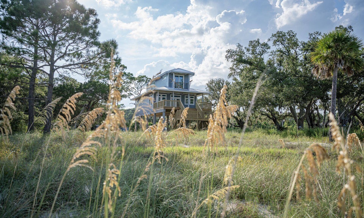 Magnolia Bluffs House | August 2026 Big Savings! Quiet, Bayfront Seclusion w/Pond, Dogs Welcome!