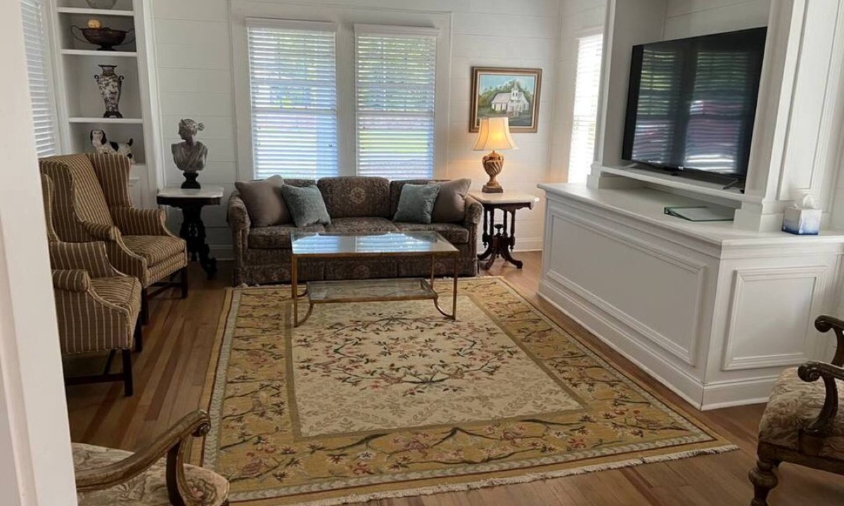 Pittsview House | Aunt Bea’s House 4 Bedrooms, 3 Bathrooms