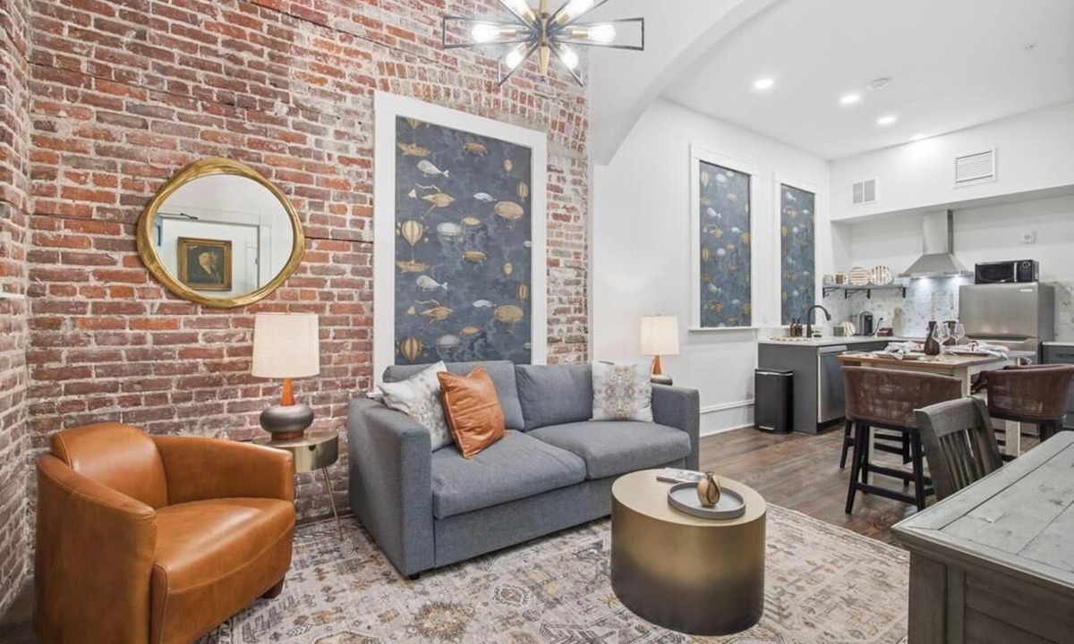 Downtown Jacksonville Apartment | Aviator Inspired 1BR at the Raven Pool