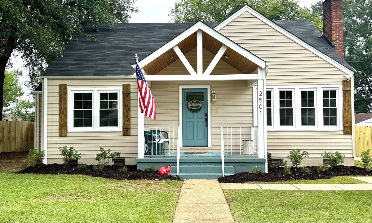 Northport House | Baby Bama 7 minute drive to Bryant Denny Stadium