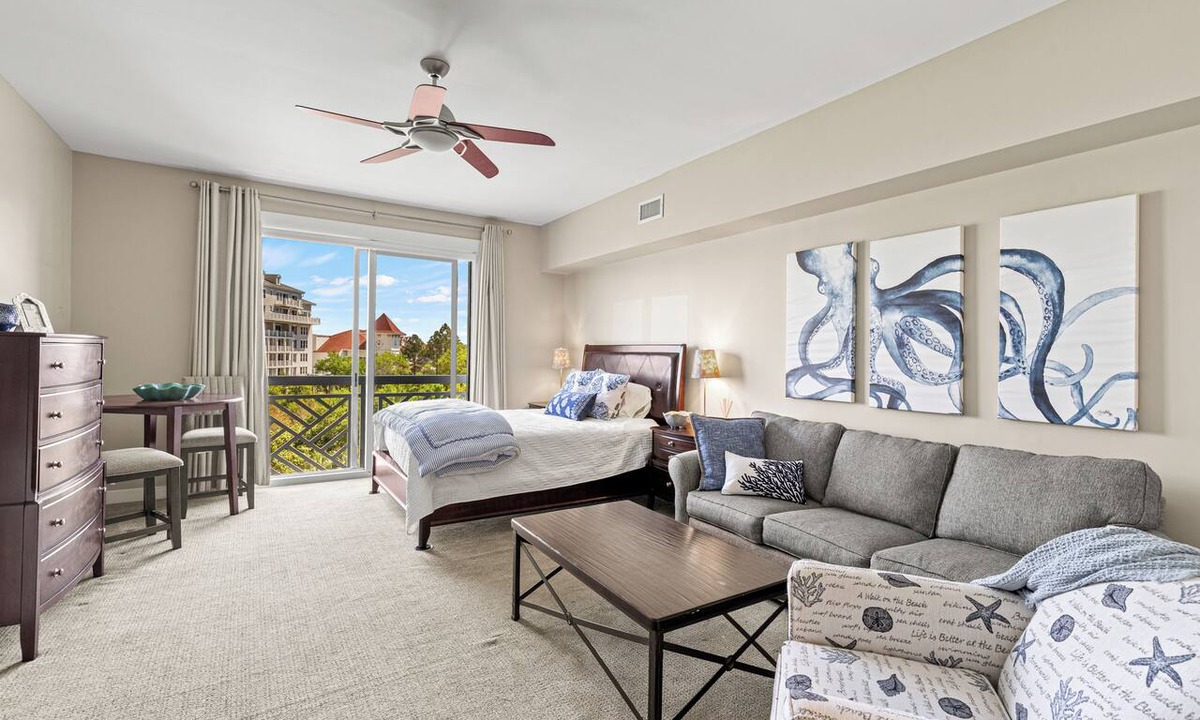 Baytowne Wharf Condo | Bahia Studio at Baytowne Wharf! Overlooks Tropical Pool, Hot Tub, Beach Tram!