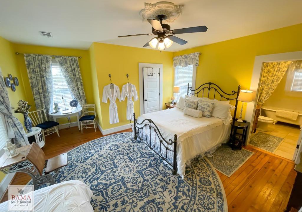 Tuscaloosa Hotel | Bama Bed and Breakfast - Capstone Suite