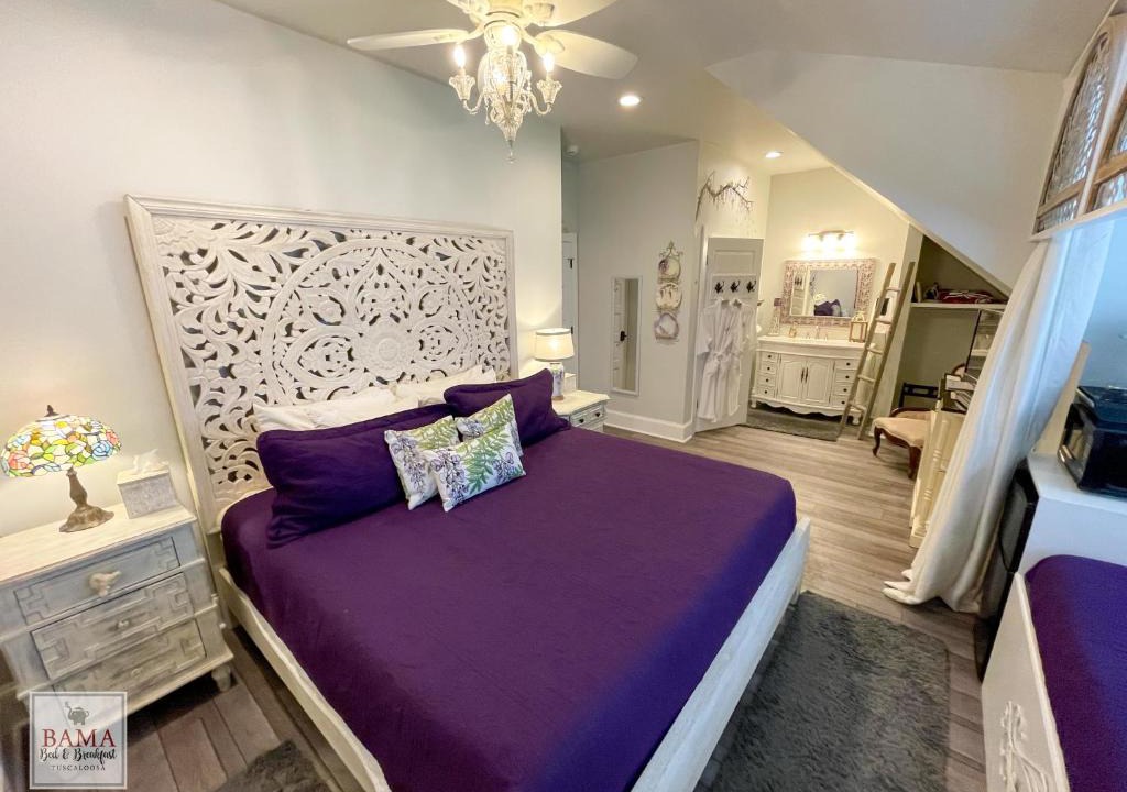 Tuscaloosa Hotel | Bama Bed and Breakfast - Wisteria Suite