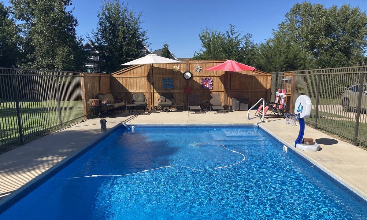 Tuscaloosa Apartment | Bama Den - Book for Football Season! Swimming Pool!