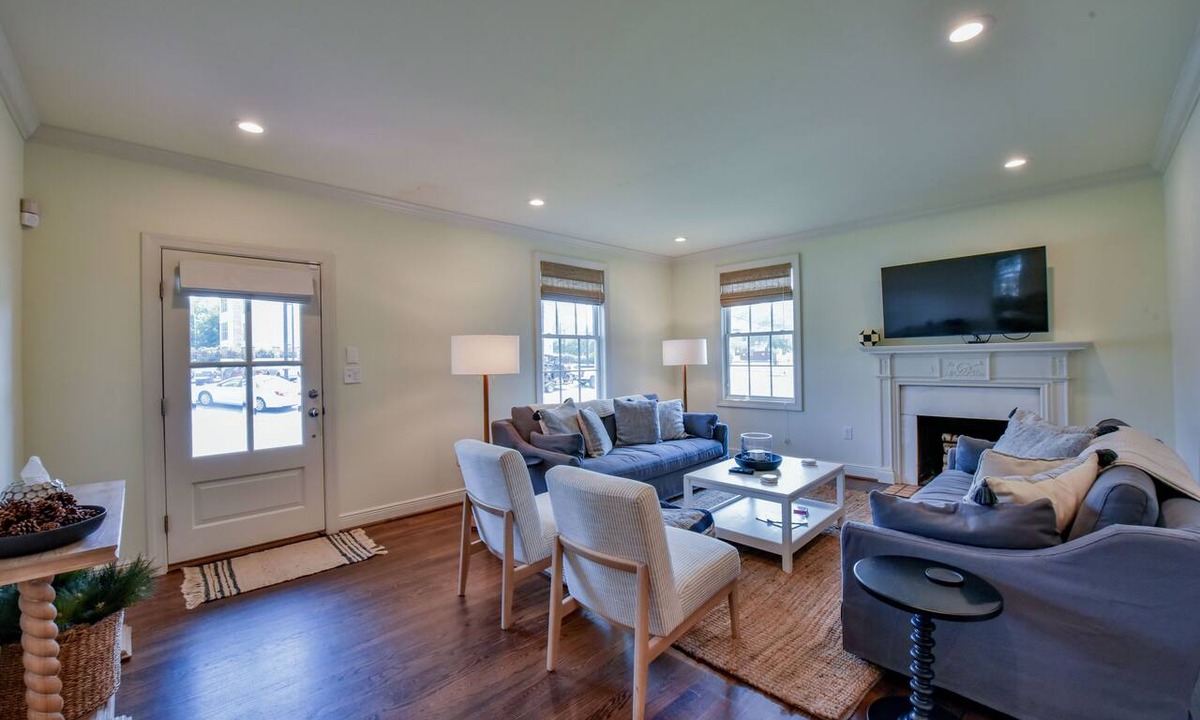 Druid City House | Bama Hideout- Book now for Football! Walk to the Stadium and Campus!