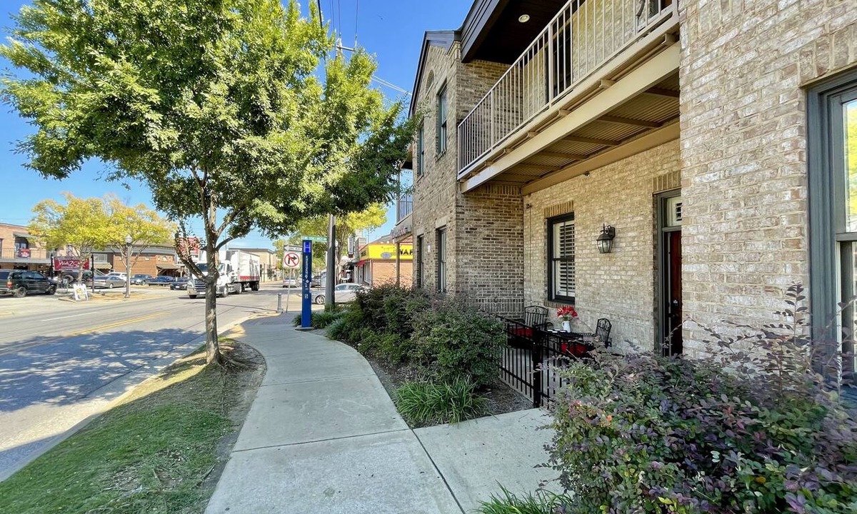 The Strip Condo | BamaNati - Step right out onto The Strip - walk to Stadium, Downtown & more!