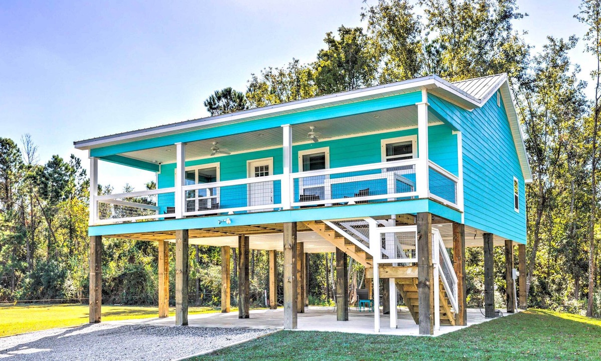 Waveland House | 'Bare Foot Escape' ~ Walk to Beach!