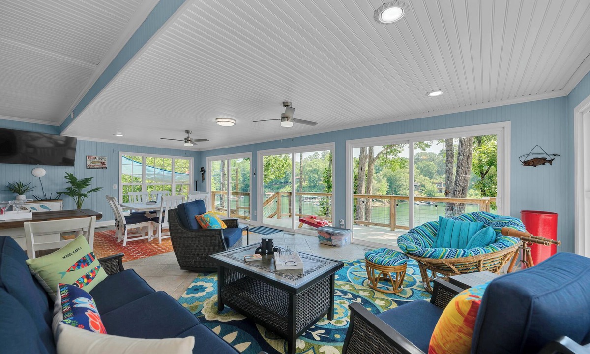 Crane Hill House | Barney’s Bluff - Towing Pontoon + Dock, Pet-Friendly