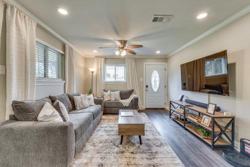 Highlands - Perkins House | Baton Rouge Home w/Private Patio: 2 Mi to LSU!