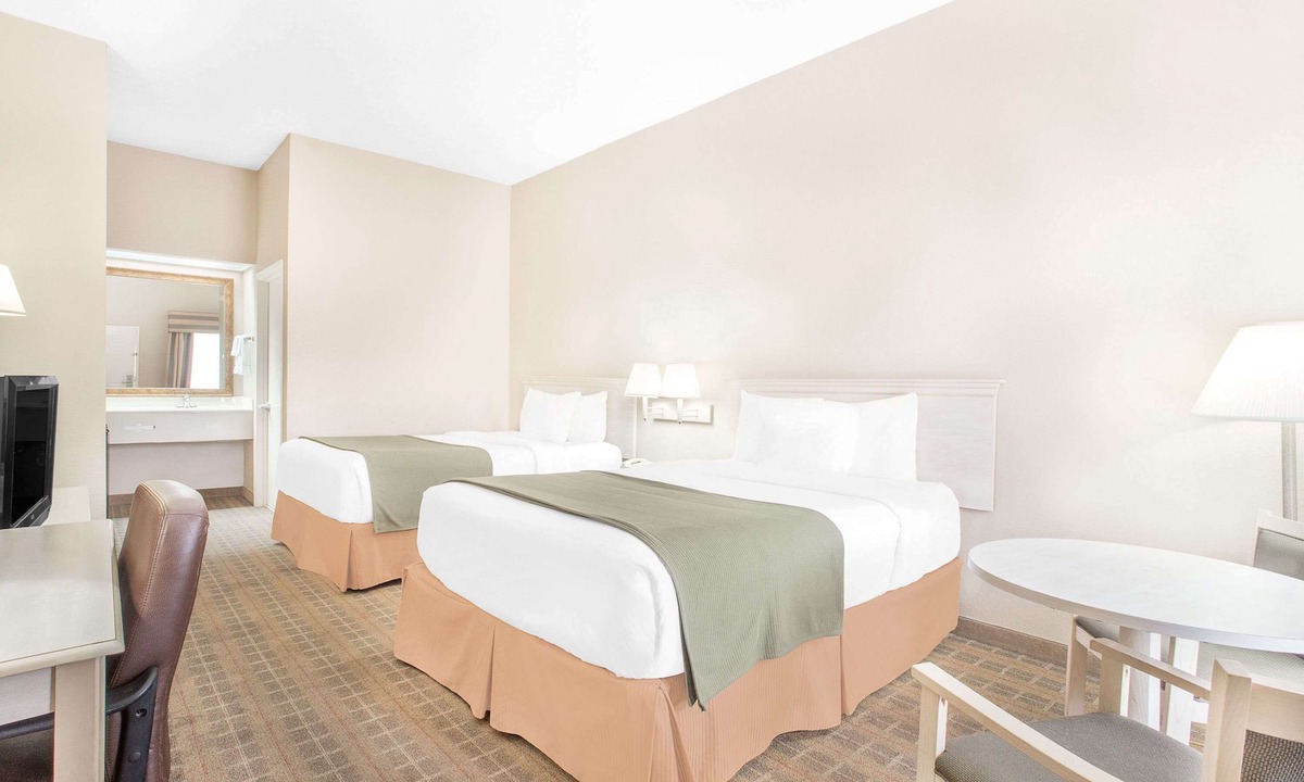 Crestview Hotel | Baymont by Wyndham Crestview