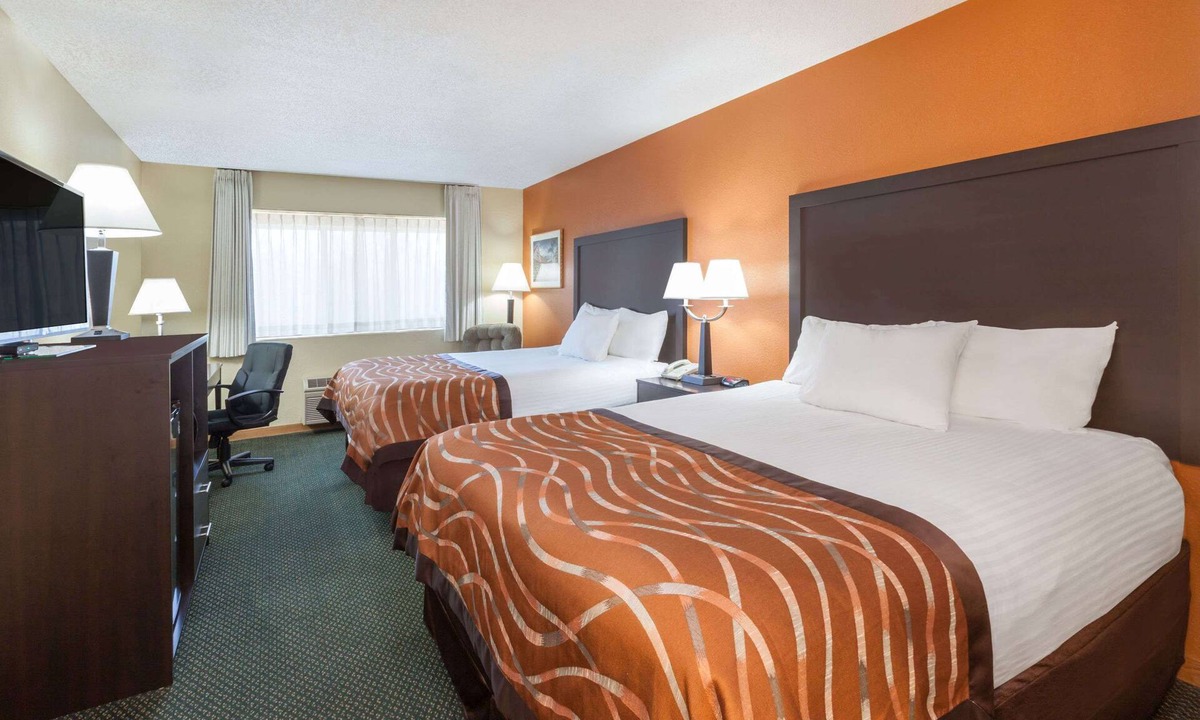 Midland Hotel | Baymont by Wyndham Midland