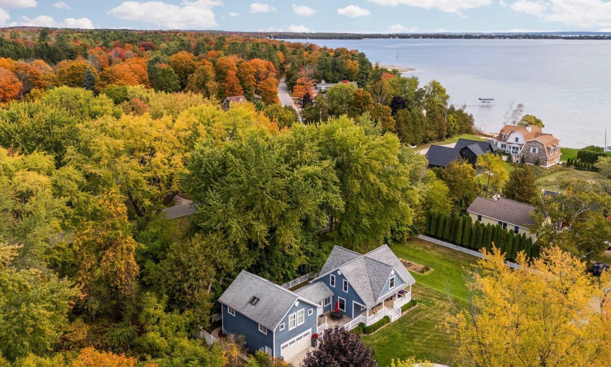 Northport House | Bayside Manor: Walk to Beach & Marina - Pets OK!
