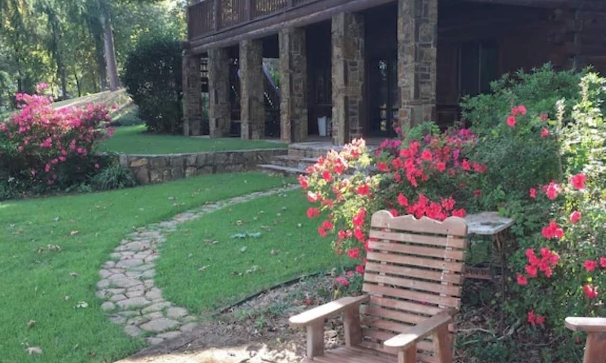 Piney Cabin | Beach Haven Hideaway- Luxury Log Cabin on Lake- Sleeps 12 with boat dock & ramp