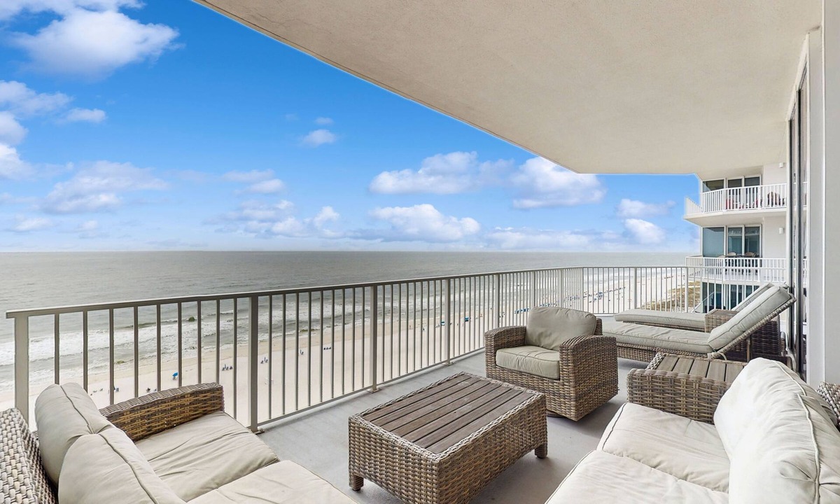 Ono Island Condo | Beachfront 10th-floor condo with Gulf view, pool, gym, & balcony