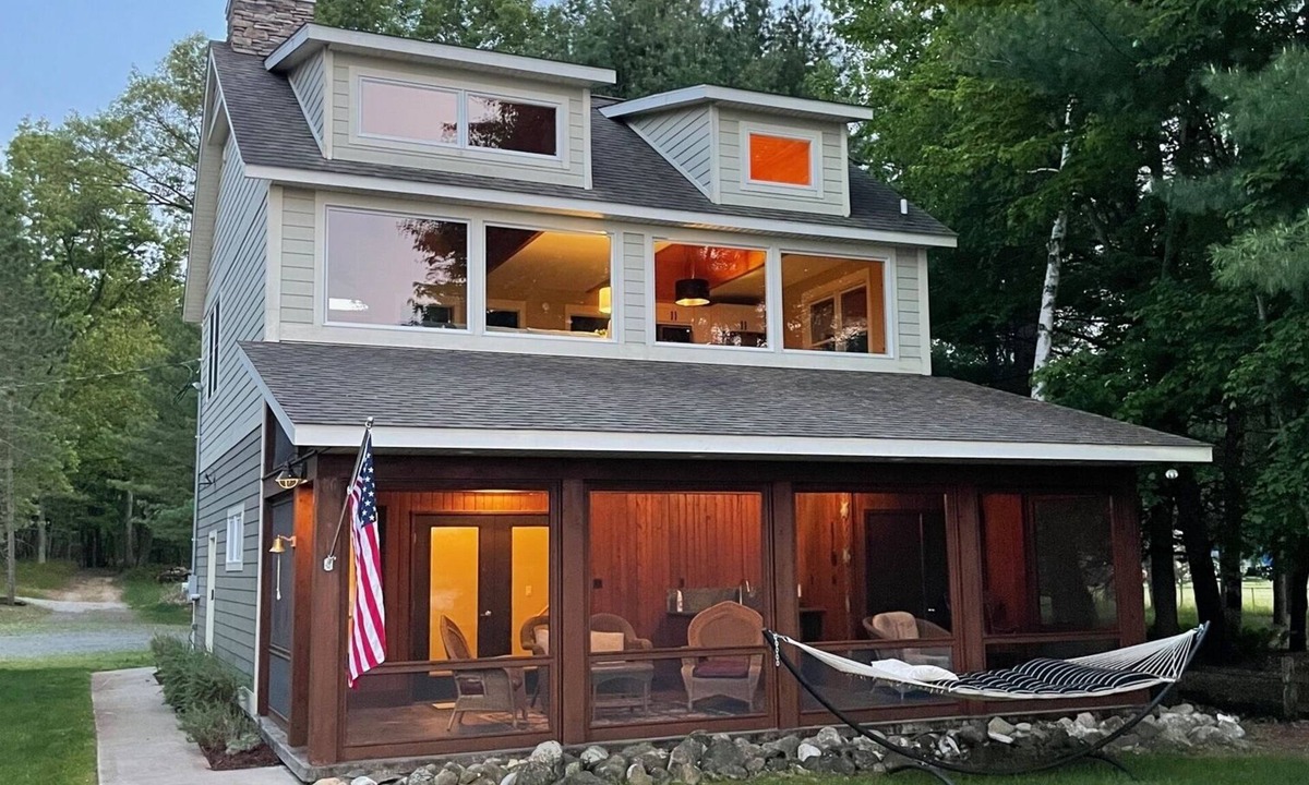 Baldwin House | Beachfront 2 Bed/1 Bath on Big Star Lake w/dock access and pristine beach.
