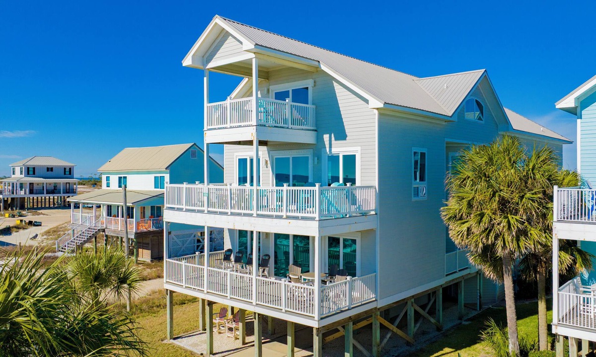 Southpointe House | Beachfront | Pet Friendly | Shared Pool, Elevator