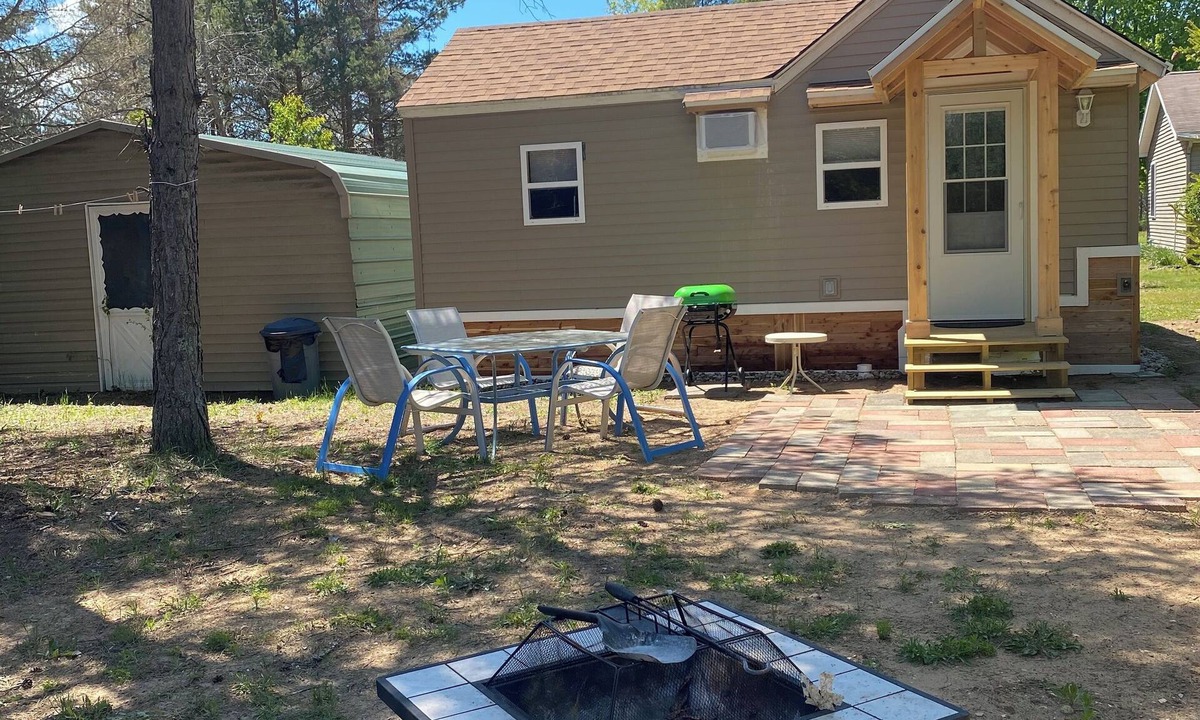 Mesick Cabin | Beautiful 2-bedroom cabin with AC and heat in beautiful mesick mi