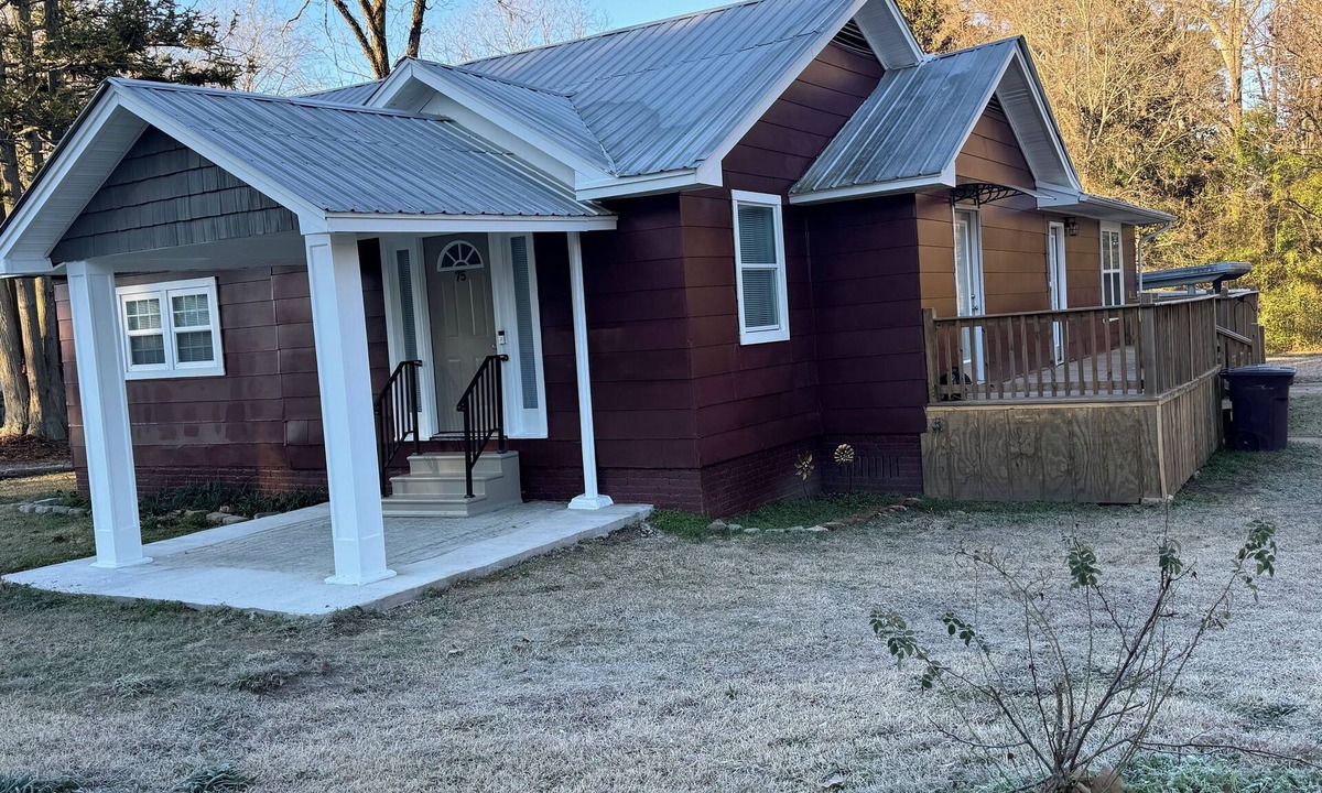 Ackerman House | Beautiful 3-bedroom 2-bath home in Ackerman. Washer & dryer, WiFi, & lots more!