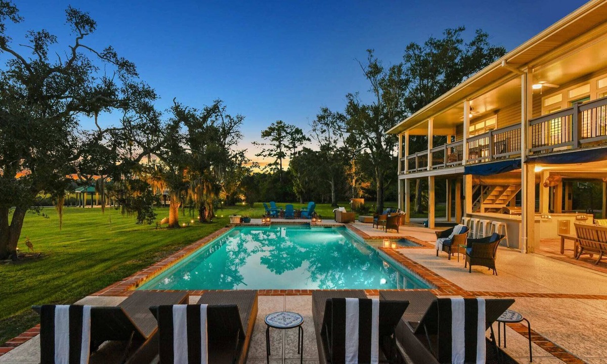 Shoreline Park House | Beautiful Bayou Oasis | Pool & Tennis Court