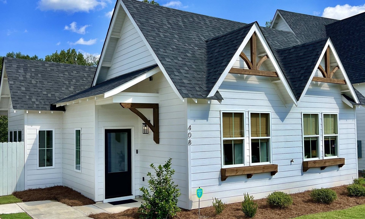 Auburn Cottage | Beautiful cozy cottage located within walking distance to Jordan-Hare Stadium